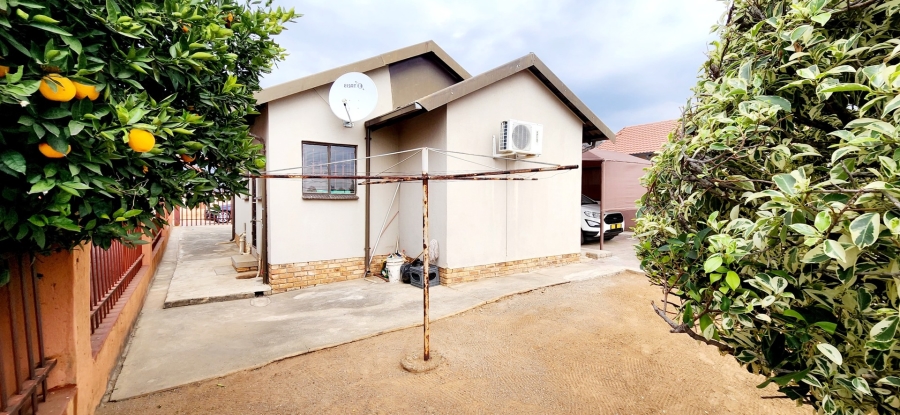 2 Bedroom Property for Sale in Tlhabane North West